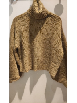 Pull court col roulé